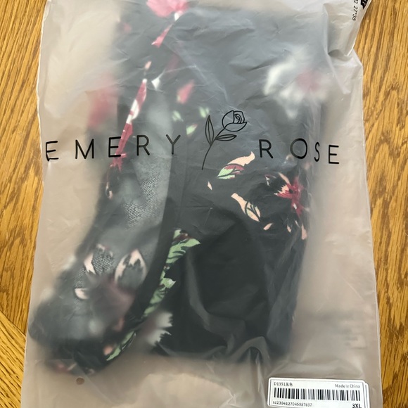 NWT Women’s Emery Rose blouse size 3xl - Picture 4 of 7